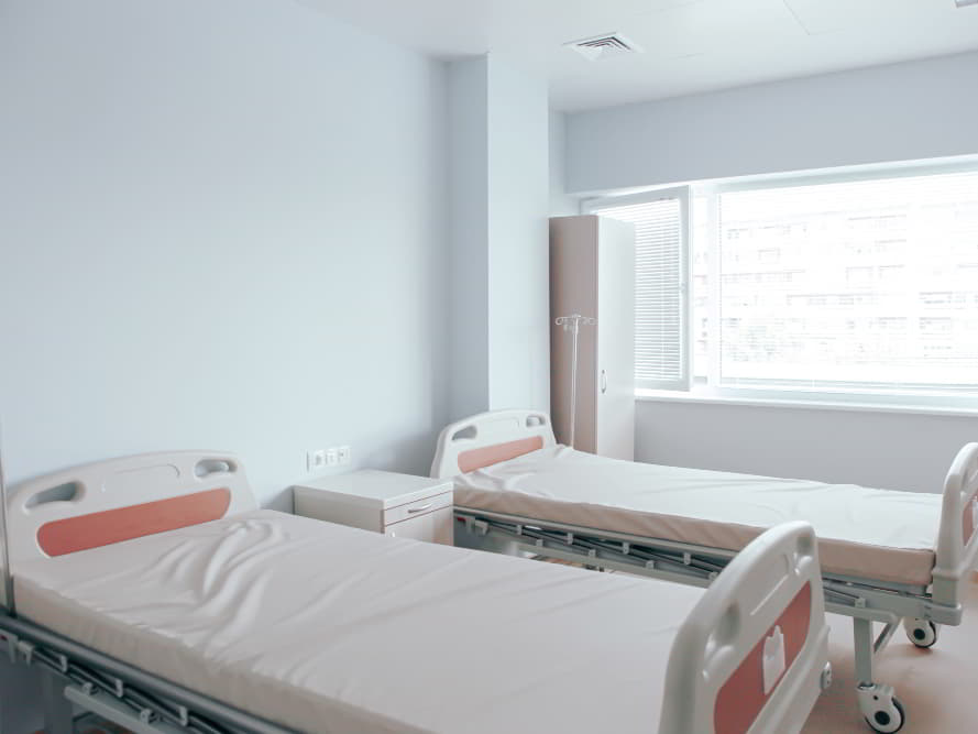 quarto de hospital branco e frio